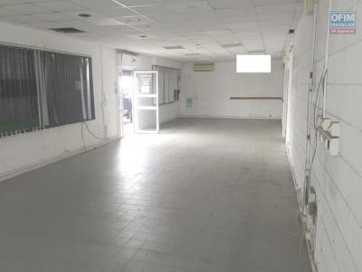 photo For rent Commercial office PORT 974