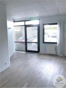 Location Commerce BAYEUX 14400