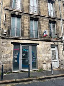 photo For rent Commerce BORDEAUX 33