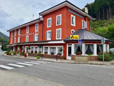 photo For sale Commerce SAINT-GERMAIN-DE-JOUX 01