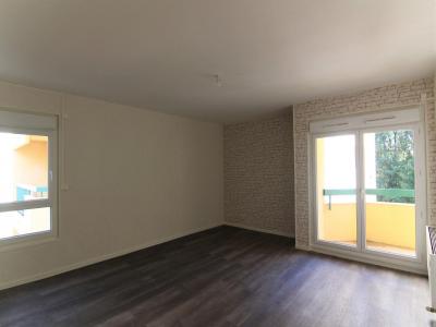 For rent Apartment CHAUMONT  52