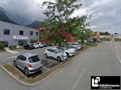 photo For rent Commerce TOUVET 38