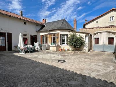 Vente Maison 7 pices CIVRAY 86400