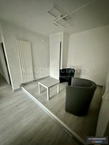 photo For rent Commerce COGNIN 73
