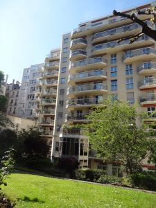 photo For rent Apartment PARIS-15EME-ARRONDISSEMENT 75