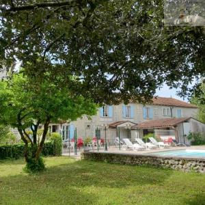 Vente Maison 22 pièces AUBETERRE-SUR-DRONNE 16390