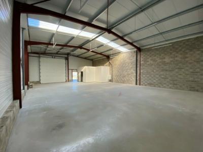 photo For rent Commerce BELIN-BELIET 33