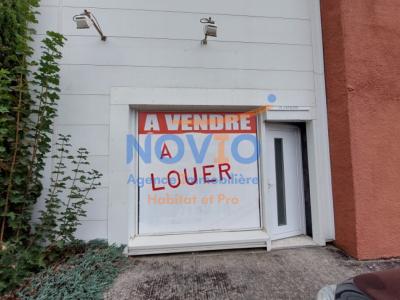 photo For rent Commerce NAINTRE 86