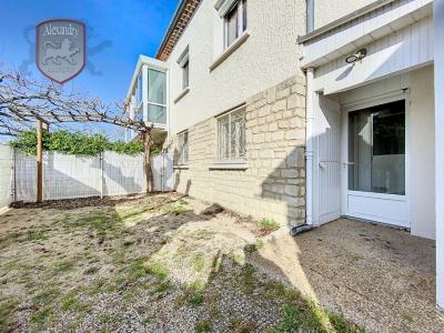 Location Appartement COURTHEZON  84