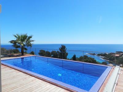 photo Rent for holidays House ISSAMBRES 83