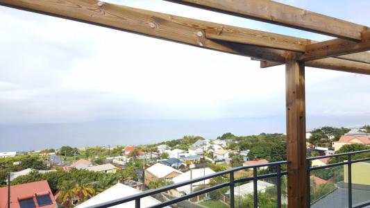 For rent House PETITE-ILE  974