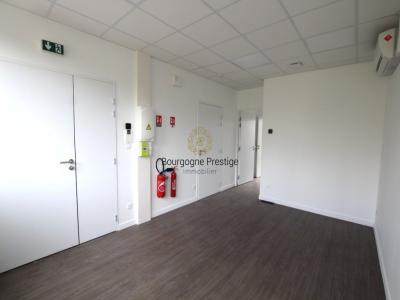 For rent Commerce TOURNUS  71