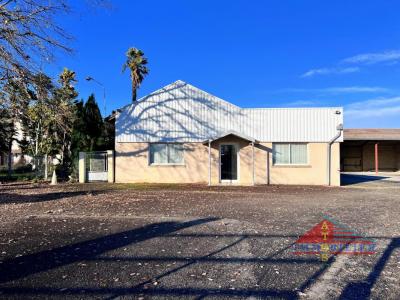 photo For rent Commercial office GARLIN 64