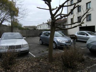 photo For rent Parking TALENCE 33