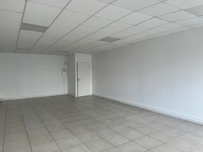 photo For rent Commercial office BAIE-MAHAULT 971