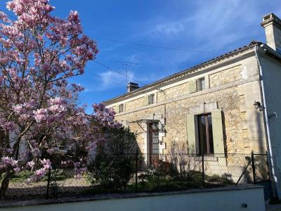 Vente Maison 8 pices CHALAIS 16210