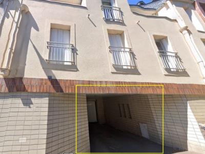 photo For rent Parking LAVAL 53