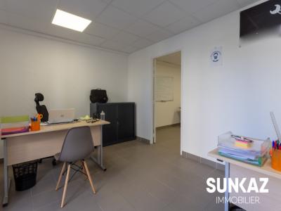 photo For rent Commercial office SAINT-PIERRE 974