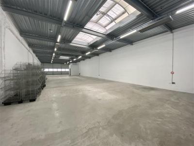 photo For rent Commerce PANTIN 93