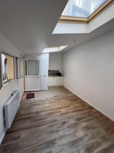 photo For rent Commerce LYON-4EME-ARRONDISSEMENT 69