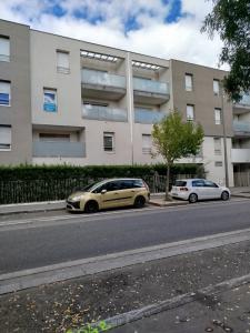 photo For rent Parking SAINT-PRIEST 69