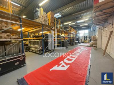 photo For rent Commerce VITROLLES 13