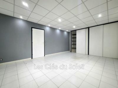 Vente Local commercial CUERS 83390