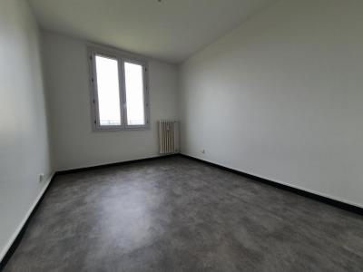 For rent Apartment VOUZIERS 