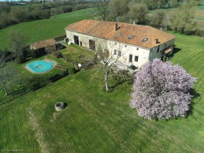 Vente Maison 8 pièces CHAMPAGNE-MOUTON 16350