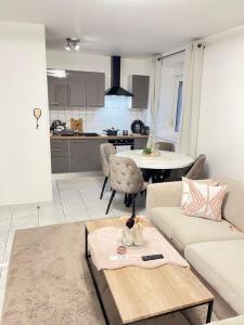 photo For rent Apartment CORBENAY 70