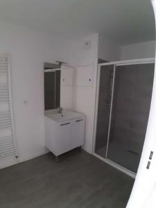 photo For rent Apartment VILLE-AUX-DAMES 37