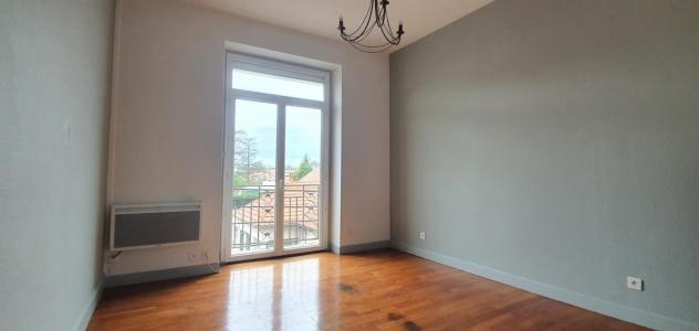 For rent Apartment COTEAU 