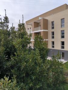 photo For rent Parking NEUVILLE-SUR-SAONE 69