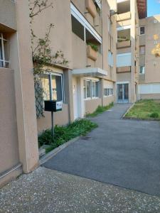 For rent Commercial office ISLE-SUR-LA-SORGUE  84