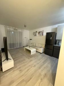photo For rent Apartment NEUILLY-PLAISANCE 93