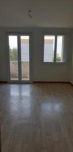 For rent Apartment SORGUES  84