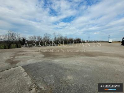 photo For rent Commerce SAINT-PIERRE-DE-CHANDIEU 69