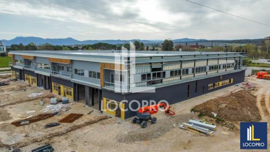 Location Commerce ROUSSET 13790