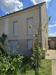 For rent House MONETEAU  89