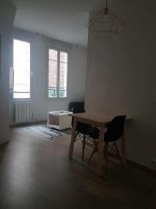 photo For rent Apartment PARIS-17EME-ARRONDISSEMENT 75