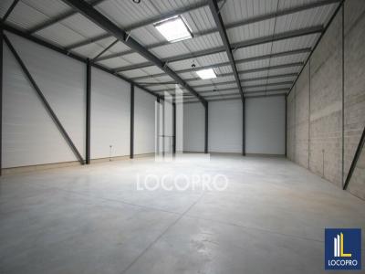 photo For rent Commerce LAMBESC 13