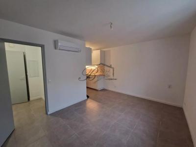 For rent Apartment CADENET 