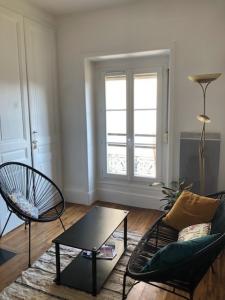 photo For rent Apartment LYON-7EME-ARRONDISSEMENT 69