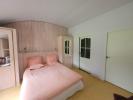 House  DANS UN HAMEAU.