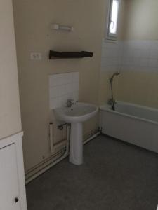 Location Appartement COMMENTRY 
