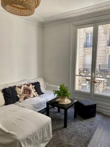 Location Appartement 2 pièces PARIS-10EME-ARRONDISSEMENT 75010