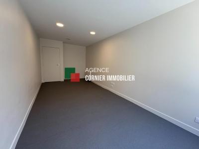 photo For rent Commerce CHATEAUBOURG 35