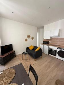 photo For rent Apartment MARSEILLE-2EME-ARRONDISSEMENT 13