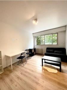 photo For rent Apartment PARIS-14EME-ARRONDISSEMENT 75