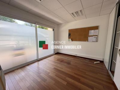 photo For rent Commerce CHATEAUBOURG 35